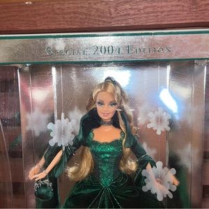 Barbie 2004 Holiday Doll Special Edition Barbie Collector Mattel